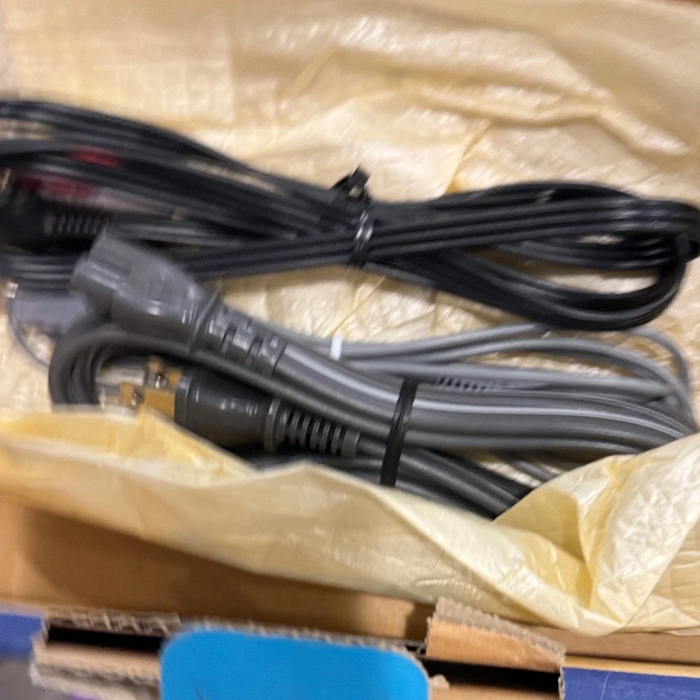 NWT Sony Handycam with Blue and Yellow Box Artwork digital 8 - Picture 3 of 11